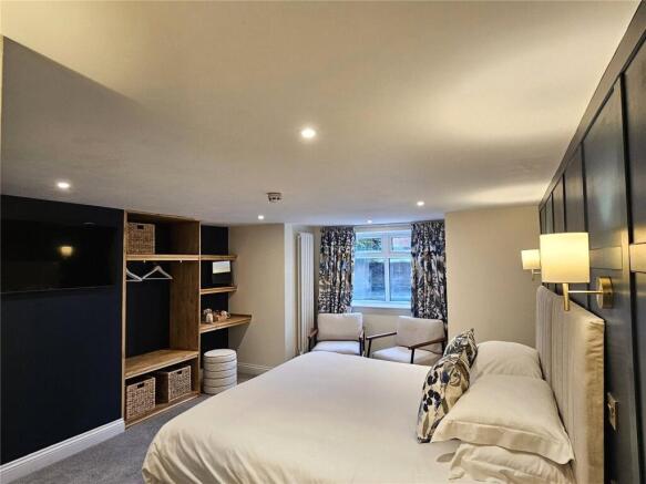10 bed Semi-Detached for sale Image 11