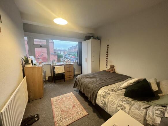 4 bed Semi-Detached to rent Image 12