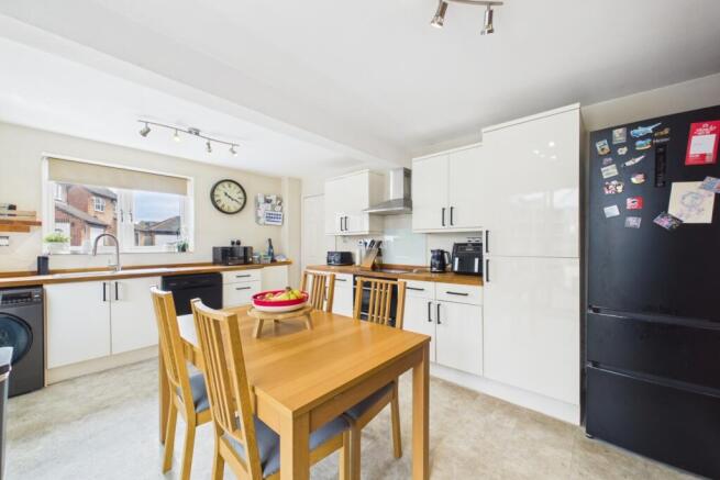 4 bed Detached for sale Image 7