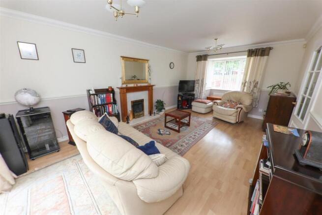4 bed Detached for sale Image 6
