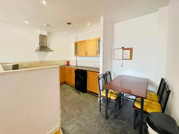 2 bed Flat to rent Image 4