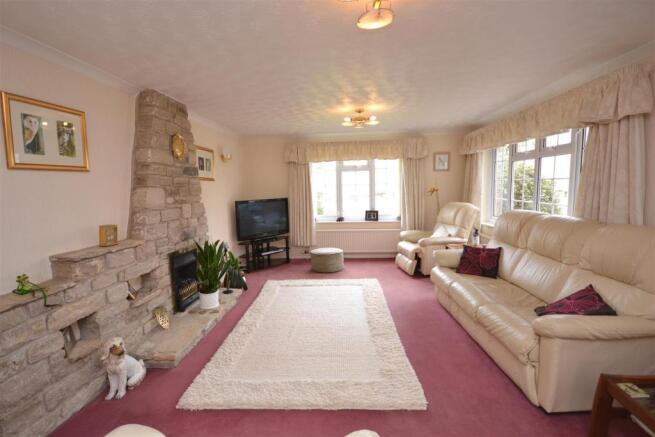 Sitting Room 1.JPG