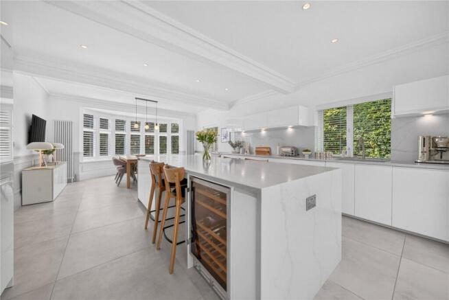 4 bed Detached for sale Image 4