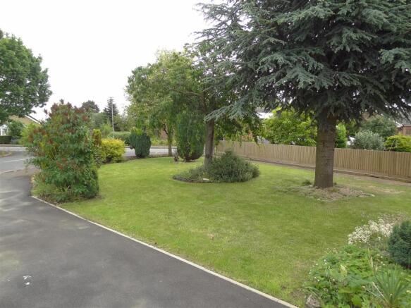 FRONT GARDEN