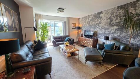 Kitson House, FLETTON QUAYS - Luxury Apartment