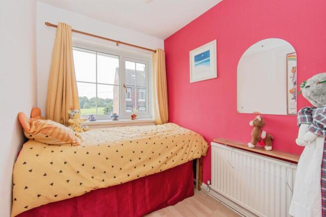 3 bed Terraced for sale Image 8
