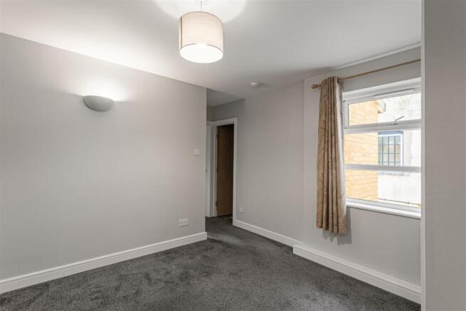 2 bed Flat to rent Image 8