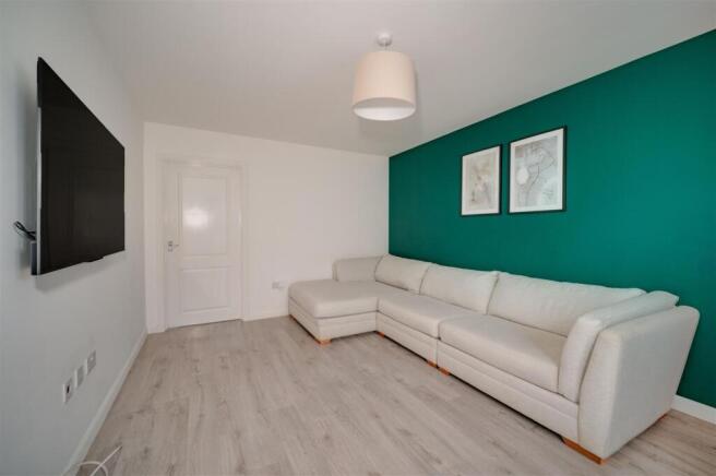 46 Ballumbie Rise Gardens Dundee-19.JPG