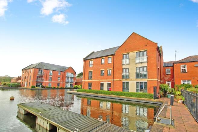 2-bed flat on Mart Lane, Stourport-on-severn, DY13, £190,000