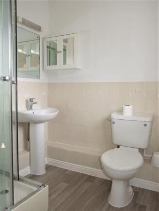 EN-SUITE SHOWER ROOM
