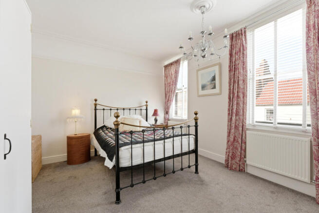 4 bed Terraced for sale Image 8