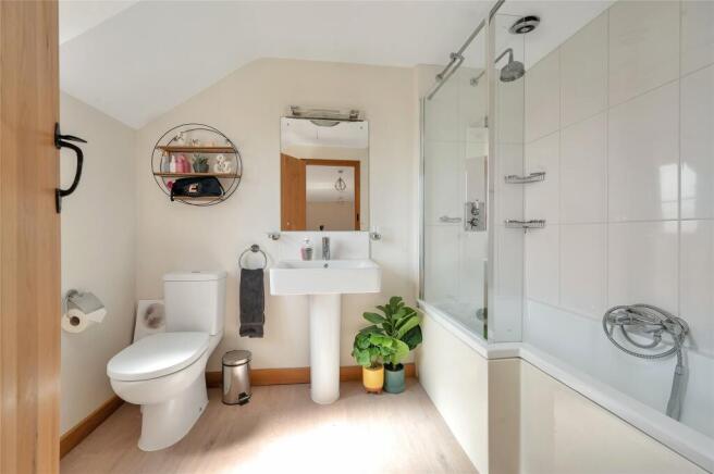 En-Suite Bathroom