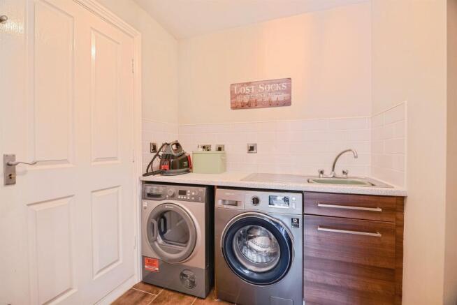 4 bed Detached for sale Image 9
