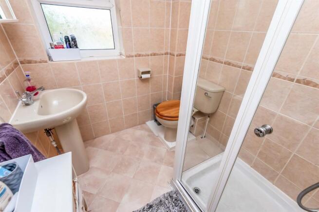 Shower Room: