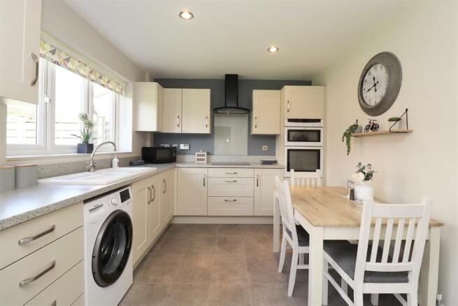 4 bed Detached for sale Image 4