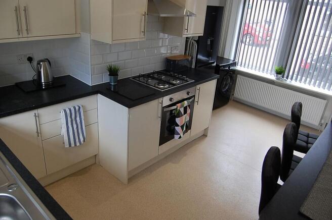4 bed Terraced to rent Image 4