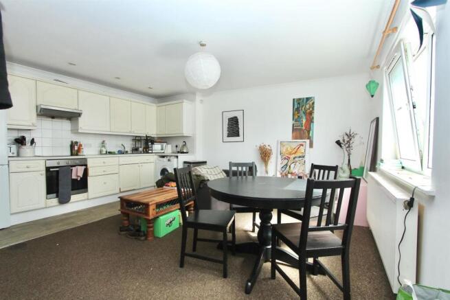 Belfast Road, N16