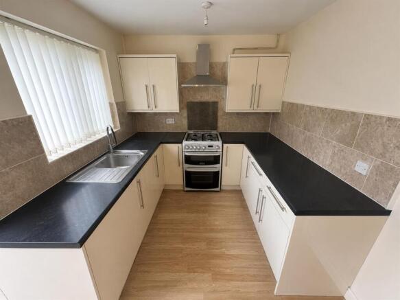 2 bed Semi-Detached to rent Image 6