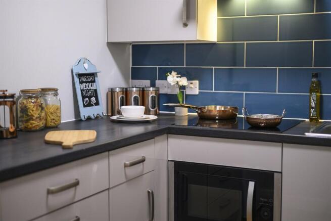 2 bed Apartment to rent Image 4