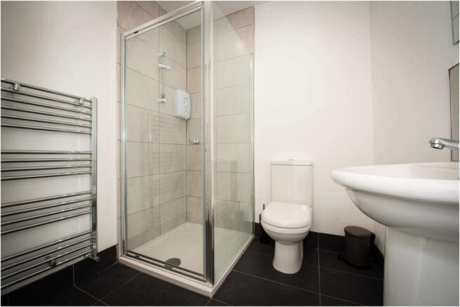 8 bed House to rent Image 6