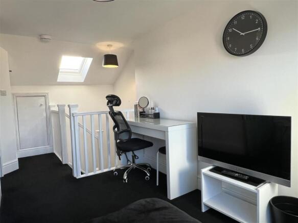 Attic Room 2.jpg