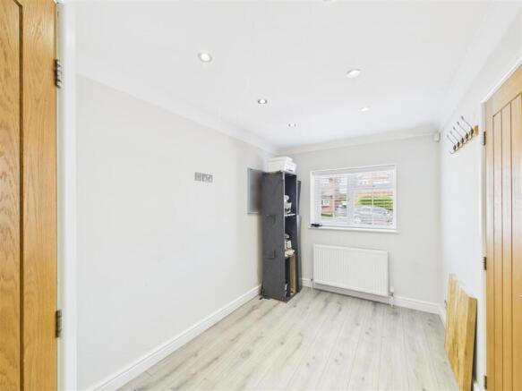 4 bed Detached for sale Image 9
