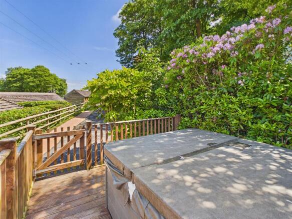 Decking/Hot Tub