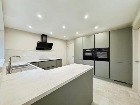 f300a3b3-F-4DFE-84AB-71437F5ACD94-8124-000007175BB