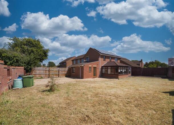 Lavender Close, Melksham photo 4