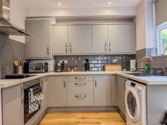 2 bed flat to rent Blyth Rd, London BR1 3RS