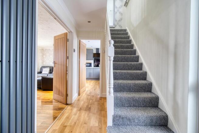 Hallway - EweMove Swindon South