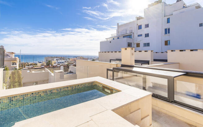 Roofttop with jacuzzi