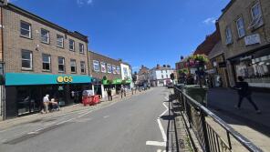 Flat 6, London And County Mews, White Lion Walk, Banbury OX16 5UD
