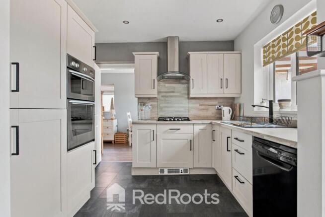 4 bed Semi-Detached for sale Image 5