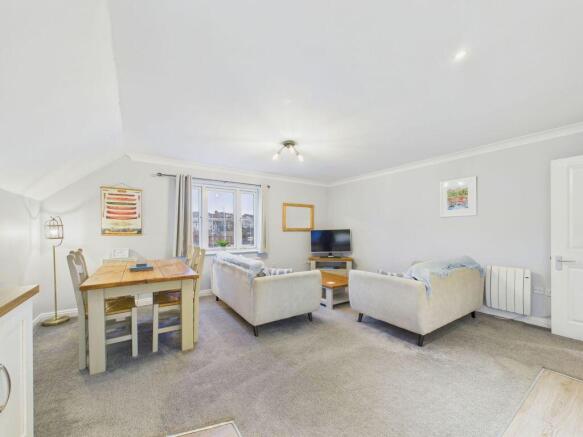 2 bed Apartment for sale Image 4