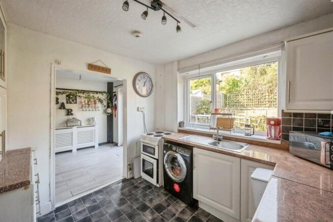 3 bed Semi-Detached for sale Image 3
