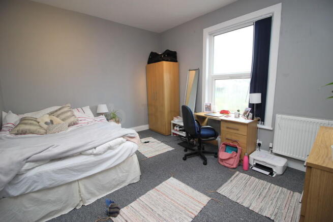 8 bed House Share to rent Image 9