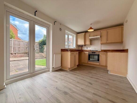 3 bed Semi-Detached to rent Image 4