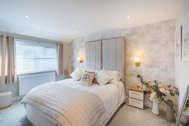3 bed Semi-Detached for sale Image 11