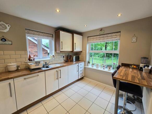 KITCHEN/DINER