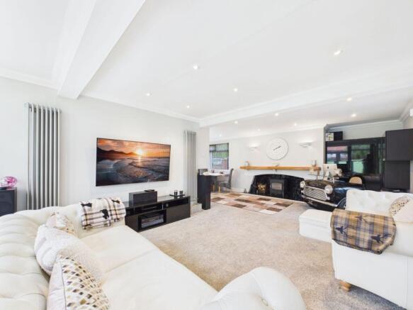 5 bed Detached for sale Image 5
