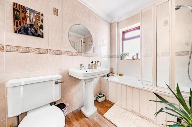Family Bathroom 