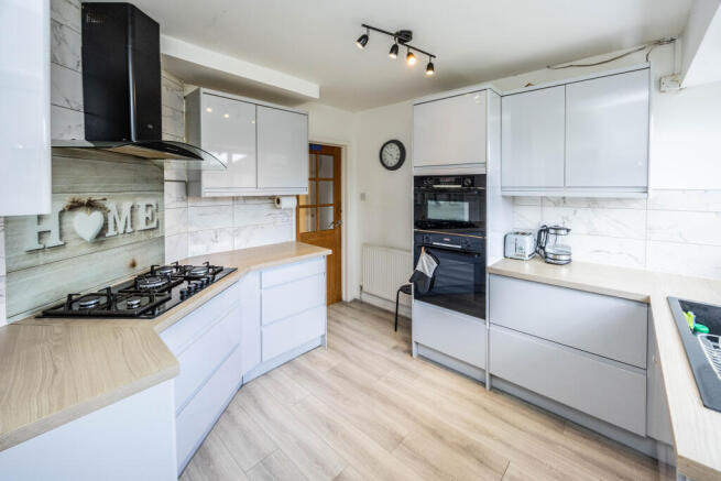 4 bed Semi-Detached for sale Image 3