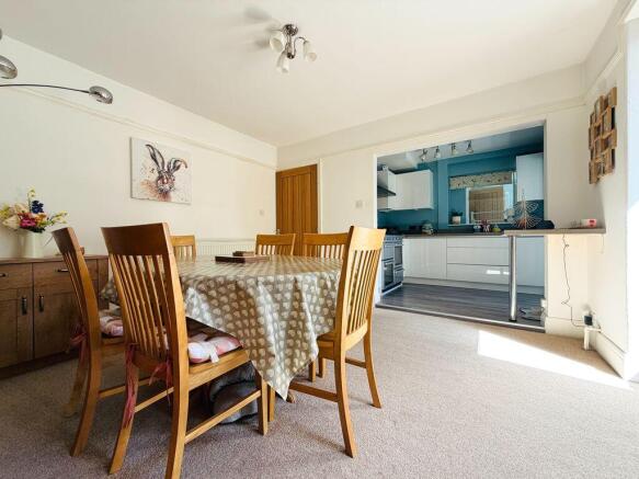 3 bed Semi-Detached for sale Image 8