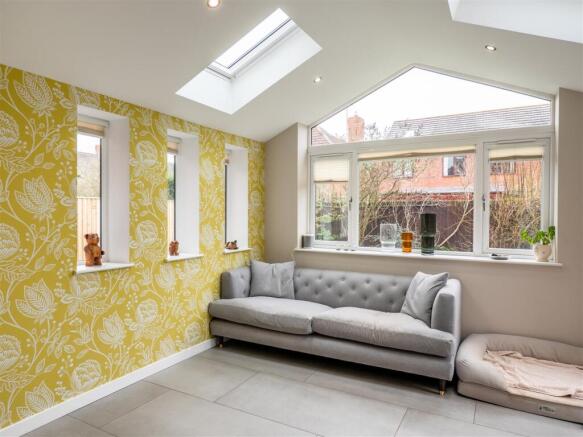 sitting area.jpg