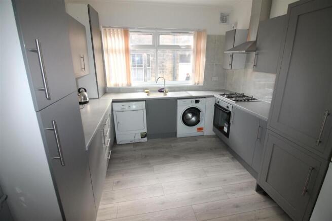 5 bed House to rent Image 9
