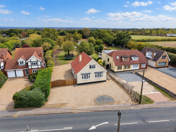 3-bed detached on Rawreth Lane, Rayleigh, SS6, £750,000