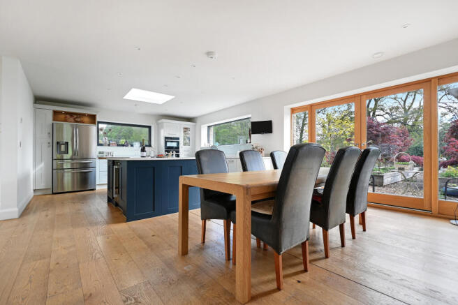 4 bed Detached for sale Image 9