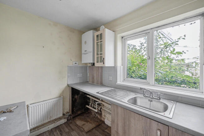 Flat 5, Brookfield House, Penn Road, Datchet, SL3 9RB photo 5