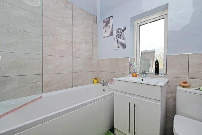 4 bed Semi-Detached for sale Image 12